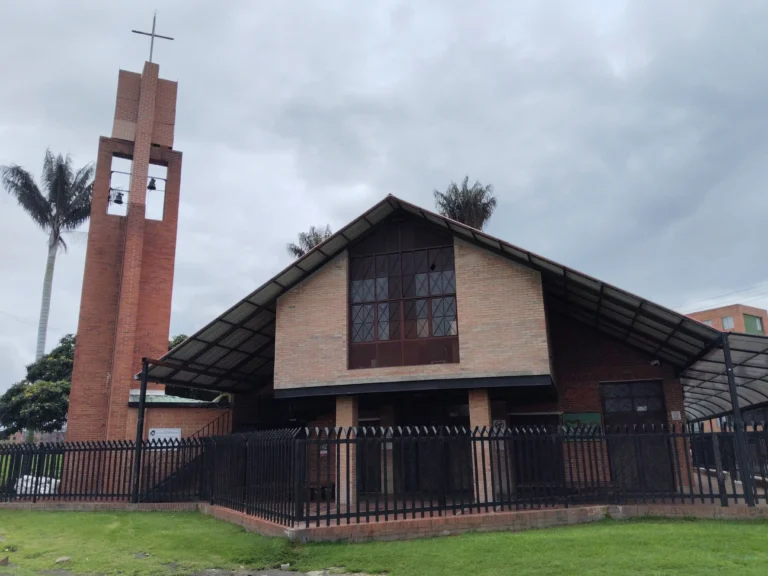 Parroquia Madre del Redentor — Vicaría Nuestra Señora del Rosario, Engativá, Bogotá